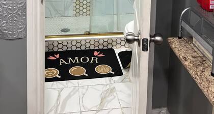 Cozy 1-bedroom , in gorgeous Queens accessible, pleasant place you can call home