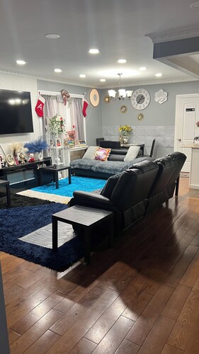 Cozy 1-bedroom , in gorgeous Queens accessible, pleasant place you can call home