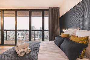 Room - Elegant City Escape with Scenic Balcony (Bydgoszcz)