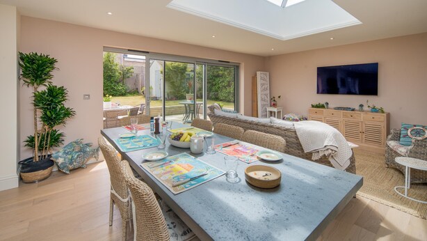 Interior - Nine Buoys - sleeps 10 guests near the beach (Bembridge)