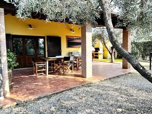 Outdoor dining - Tuscany Cottage Paratino 53/A-Charming Studio surrounded by Tuscan olive trees (Cecina)