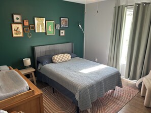 Iron/ironing board, WiFi, bed sheets - Charming 3-bedroom Ranch Home in Quiet Neighborhood (Evans)
