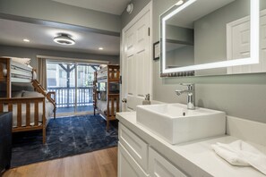 Travel cot, free WiFi, bed sheets - Relaxed Mountain Living in the Heart of Mammoth (Mammoth Lakes)