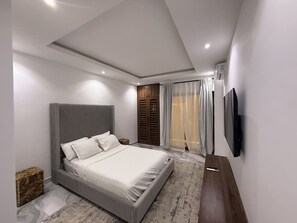 2 bedrooms, iron/ironing board, WiFi, bed sheets - East Legon Hills, Accra, Nanakrom Gated Community (Accra)