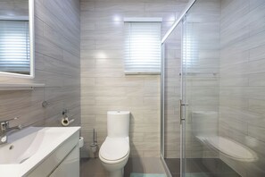 Shower, hair dryer, towels, toilet paper - Casa Jade (Willemstad)