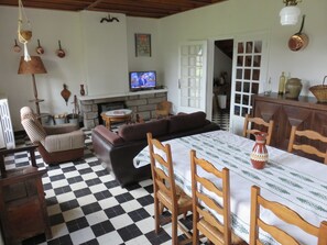 Interior - VACANCES VERTES DANS LE CEZALLIER A 25 KMS DU LIORAN (Allanche)
