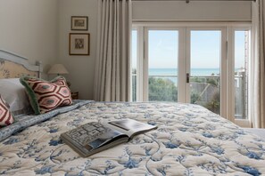 5 bedrooms, WiFi, bed sheets - Springtide - New Polzeath - stylish sea view property sleeping 8-9 guests (New Polzeath)