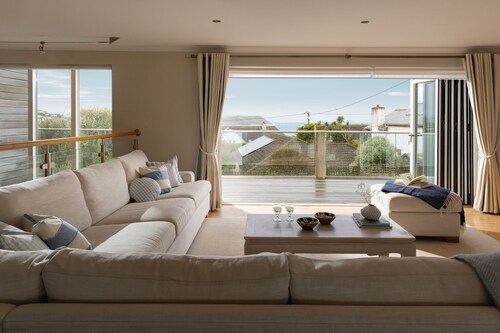 Springtide - New Polzeath - stylish sea view property sleeping 8-9 guests