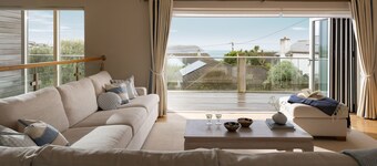 Springtide - New Polzeath - stylish sea view property sleeping 8-9 guests