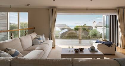 Springtide - New Polzeath - stylish sea view property sleeping 8-9 guests