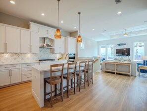 Fridge, microwave, oven, stovetop - Coastal Breeze | Private Pool, One Block to Beach, New Luxury Home (Panama City Beach)