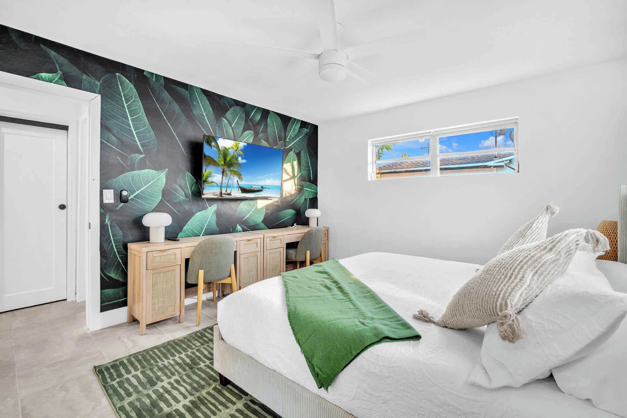Desk, travel cot, WiFi, bed sheets