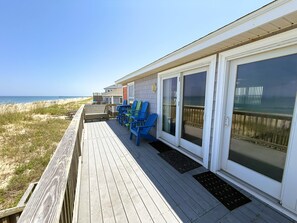 Terrace/patio - SN8633-Oceanfront with 3 bedrooms, 2 full baths, and a new hot tub! (Nags Head)