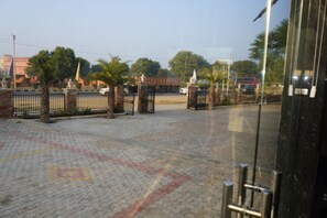 Property grounds - Eco Fort Resort (Mahwah)