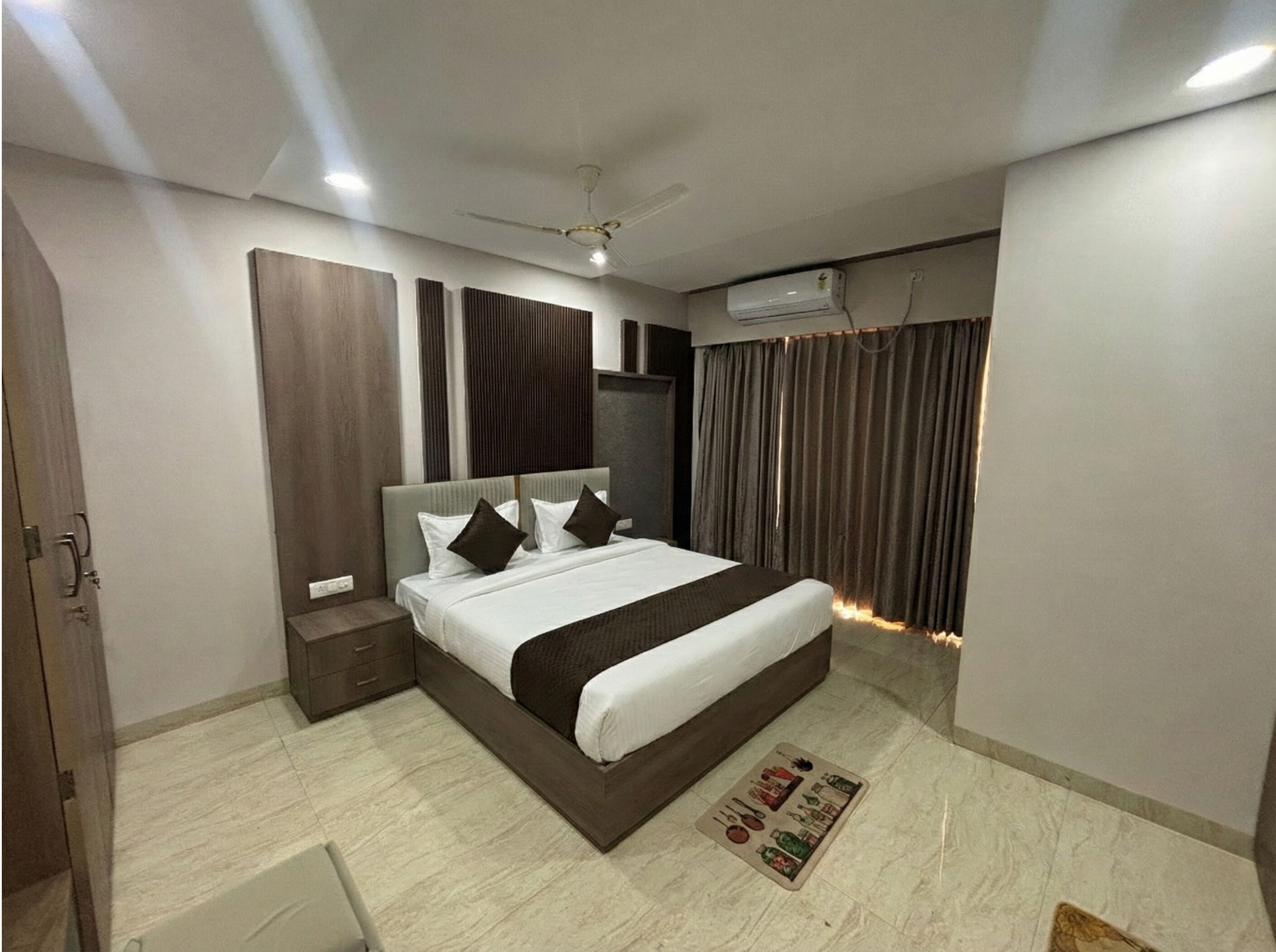 Premium Room | Desk, laptop workspace, free WiFi