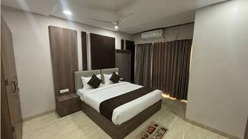 Premium Room | Desk, laptop workspace, free WiFi