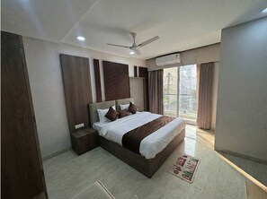 Premium Room | Desk, laptop workspace, free WiFi