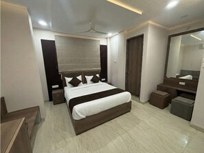 Superior Room | Desk, laptop workspace, free WiFi - Hotel Shaurya Palace (Indore)