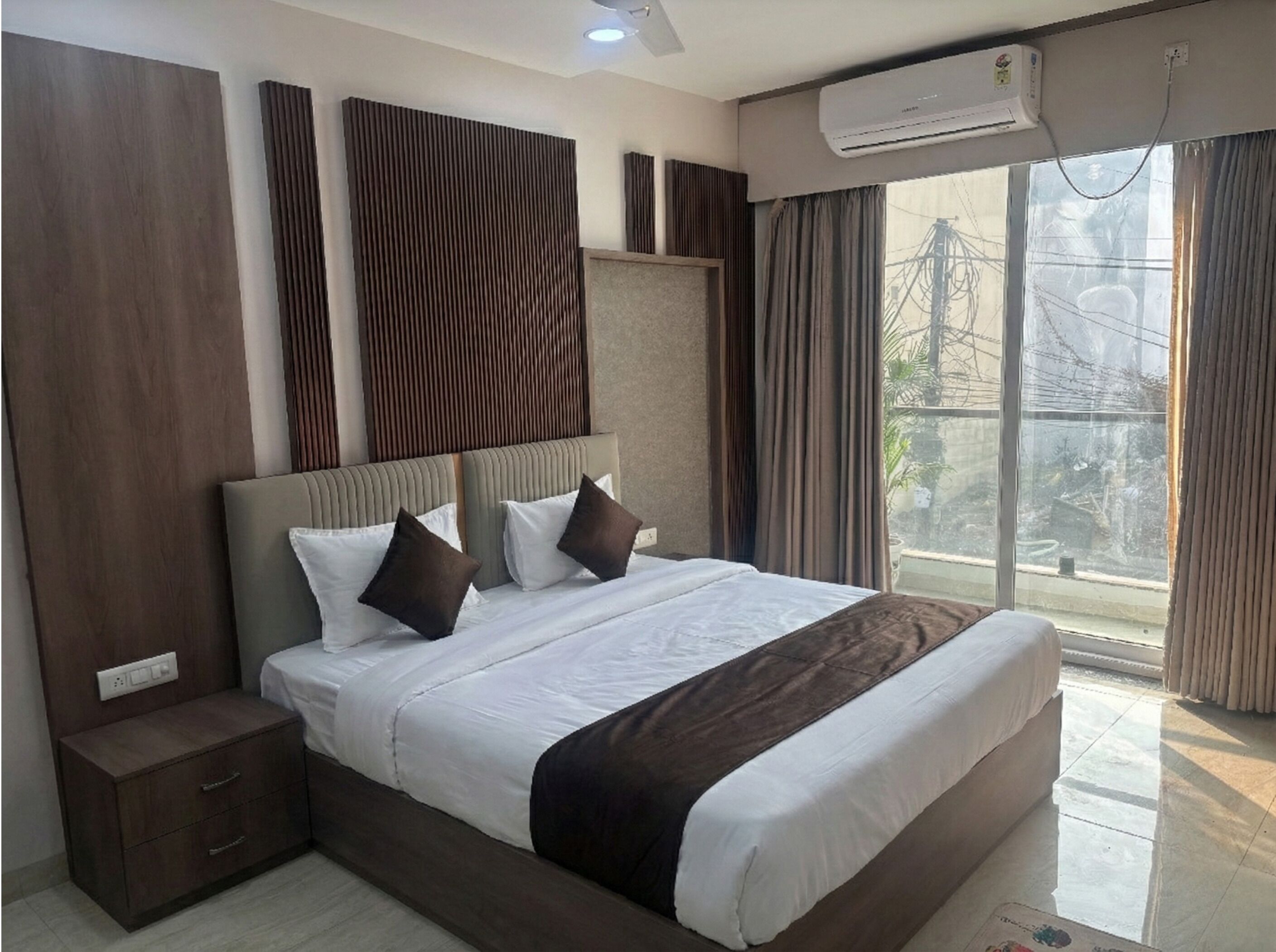 Premium Room | Desk, laptop workspace, free WiFi