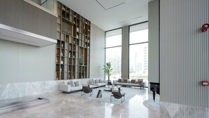 Lobby - Modern and Budget friendly studio Apartment with Gym, Pool and Paddle court (Dubai)