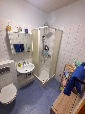 Handtücher, Seife, Toilettenpapier