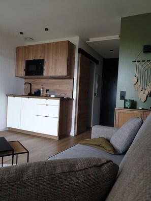 Living area - Air-conditioned studio with magnificent sea view and swimming pool (Sainte-Maxime)