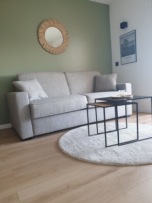 Living area - Air-conditioned studio with magnificent sea view and swimming pool (Sainte-Maxime)