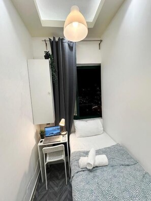 办公桌、笔记本电脑工作区、熨斗/熨板、免费 WiFi