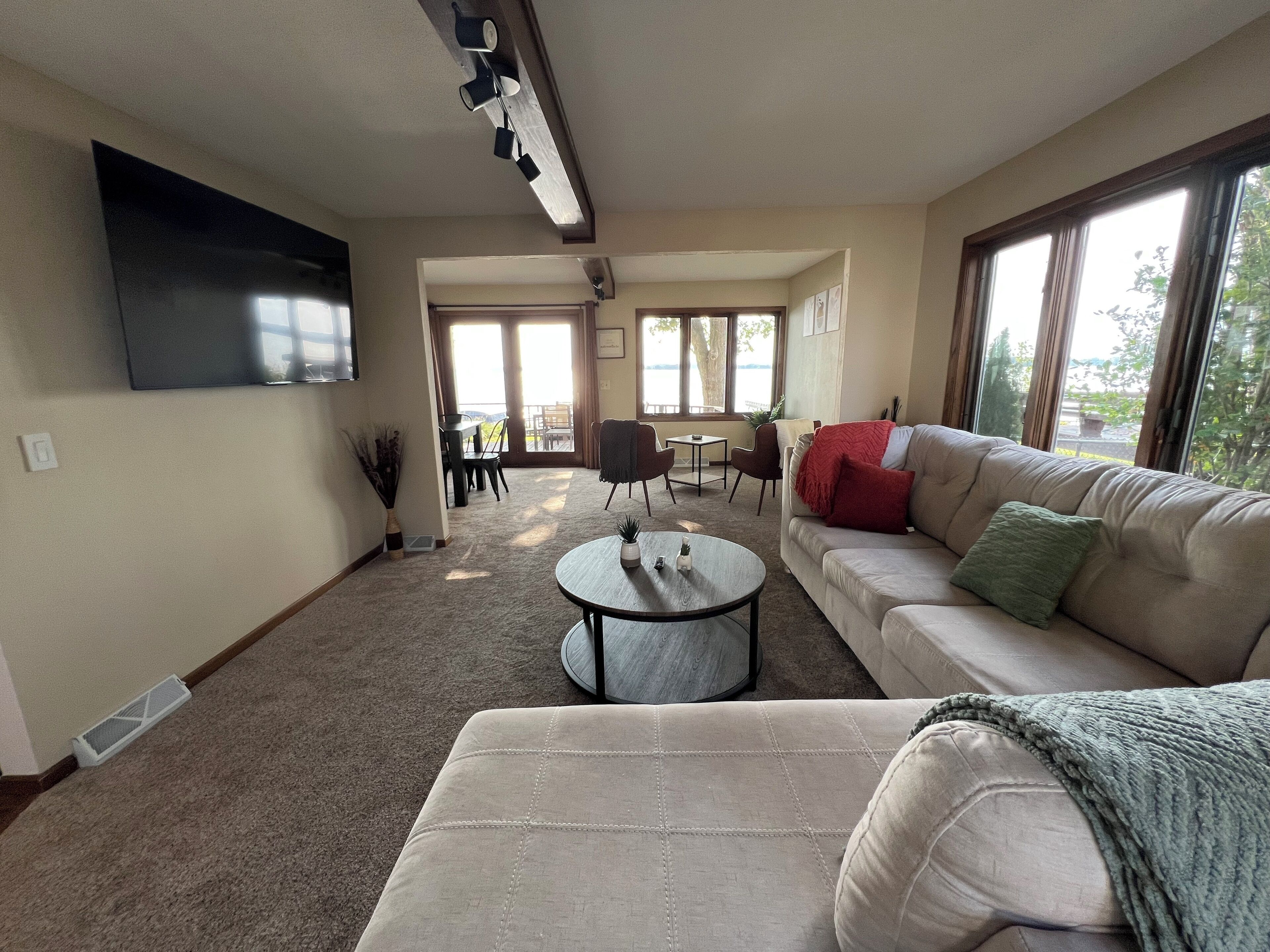 Lake Waubesa 3 Bedroom Getaway+hottub+privatedock+gameroom+smarttv's+ev Charger - Madison, WI