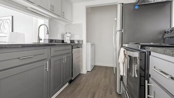 Refrigerador, cafetera/tetera