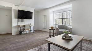 Living area - Landing Beautiful 1bd, Gym, Clubhouse (Winston-Salem)