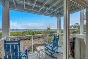 Property grounds - Siletz Bay Condo: Ground-Level View, Beach Path & Nearby Dining (Lincoln City)