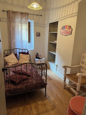 3 bedrooms, iron/ironing board, bed sheets - Typical house / apartment 90 m2 in the heart of the old town of Sartène (Sartène)