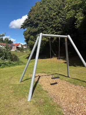Children’s area - Landhaus Sommerberg - pure forest air, recreation nature apartment II Thuringian Forest (Schleusingen)