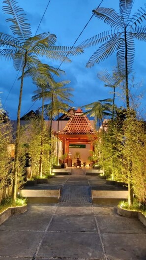 Property grounds - Kembang Menoreh Villa (Kalirejo)