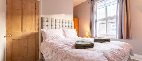 2 chambres, fer et planche Ă repasser, Wi-Fi, draps fournis