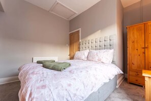 2 chambres, fer et planche à repasser, Wi-Fi, draps fournis
