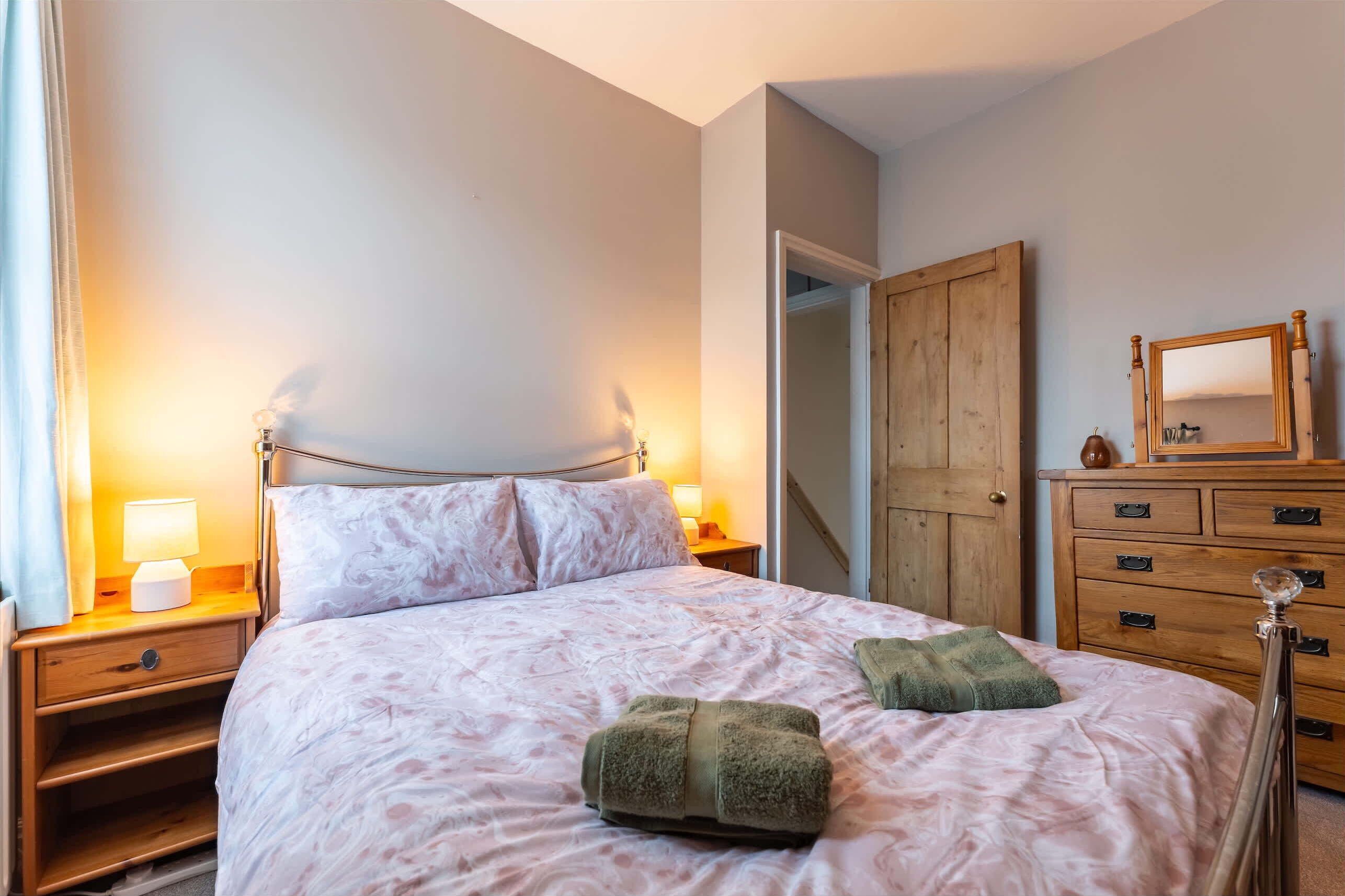 2 bedrooms, iron/ironing board, WiFi, bed sheets