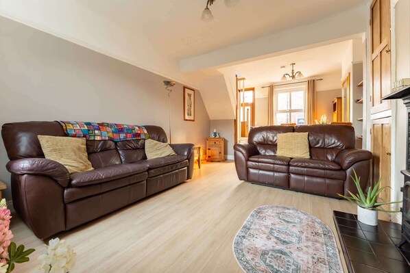 TV, fireplace - Harrison House - Heworth in York (York)