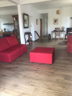 Living area - Spacious 225 m2 villa, ideal for a family, close to the seaside (Mahébourg)