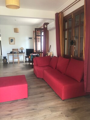 Living area - Spacious 225 m2 villa, ideal for a family, close to the seaside (Mahébourg)