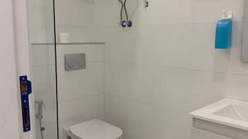 Apartment, 1 Bedroom, Accessible, Smoking | Bathroom