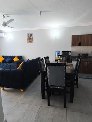 Interior - 3-bedroom apartment in enchanting Mombasa with AC comfort in Nyali - links road (Mombasa)