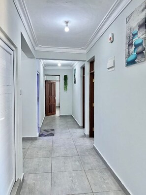 Interior - 3-bedroom apartment in enchanting Mombasa with AC comfort in Nyali - links road (Mombasa)