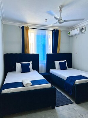 3 habitaciones, tabla de planchar con plancha, internet y ropa de cama 