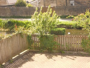 Property grounds - Wharf Lodge (Lancaster)