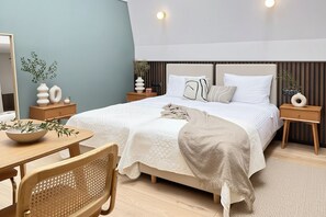 Laptop workspace, iron/ironing board, free WiFi, bed sheets - Monciak55 by StayLab (Sopot)