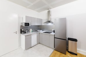 冷蔵庫、電子レンジ、コンロ、食器洗い機