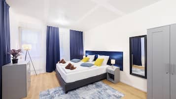 5 室のベッドルーム、デスク、アイロン / アイロン台、旅行用ベビーベッド