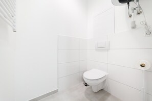 シャワー、ヘアドライヤー、タオル、石鹸